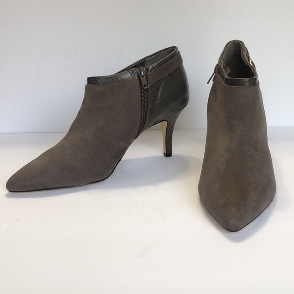 Bella Vita Esther Gray Pointed Toe Side Zip Top Suede Ankle Boots size 10W - Picture 5 of 14